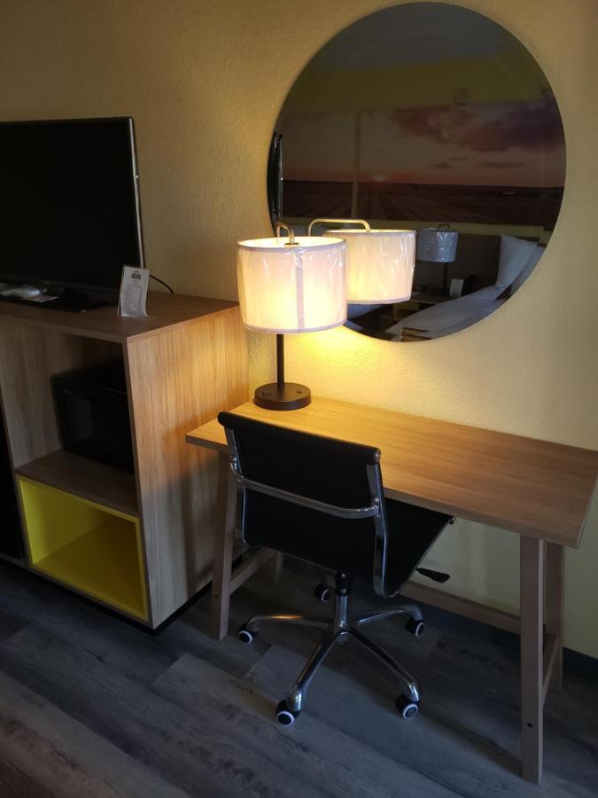 Days Inn & Suites By Wyndham Clovis Exterior foto