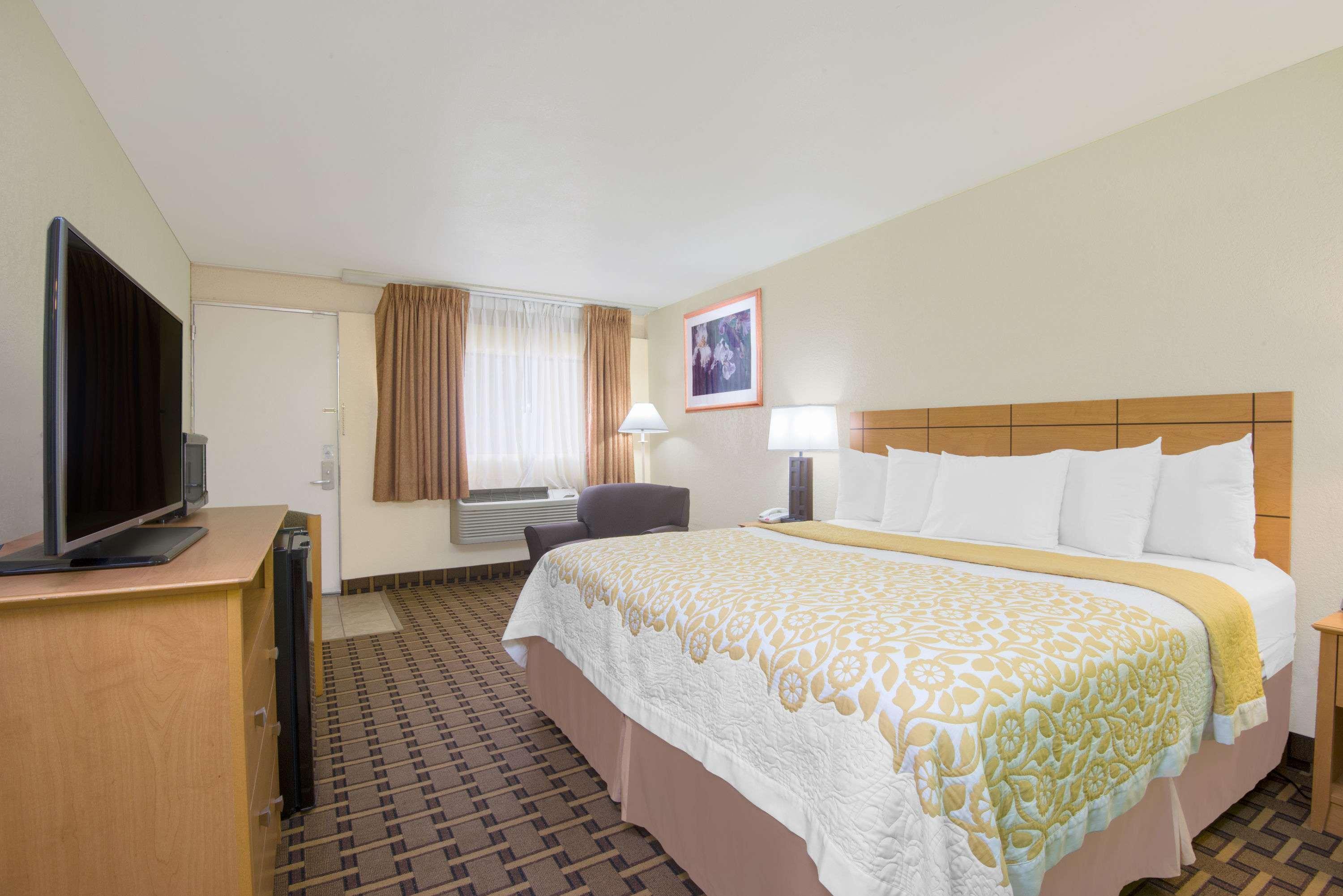 Days Inn & Suites By Wyndham Clovis Exterior foto
